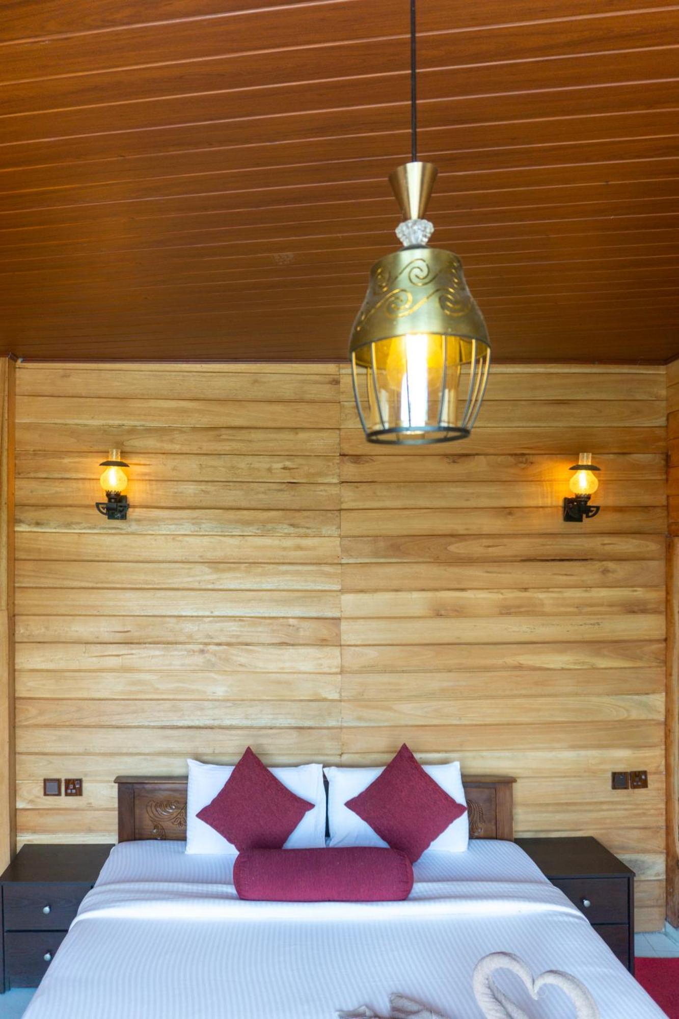 Refresh Inn Ella Eksteriør bilde