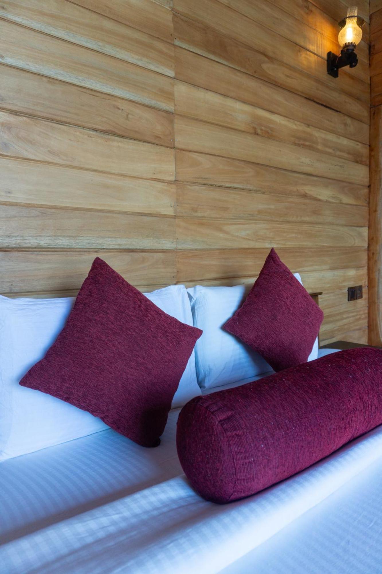 Refresh Inn Ella Eksteriør bilde