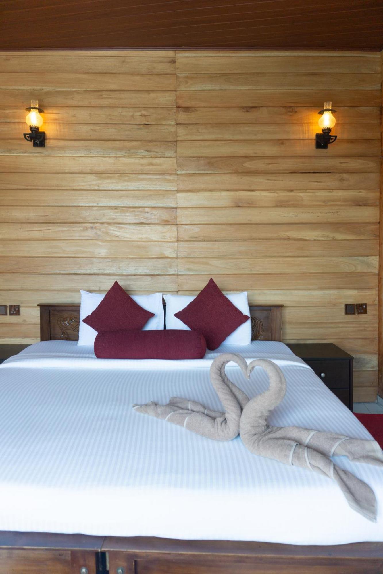 Refresh Inn Ella Eksteriør bilde