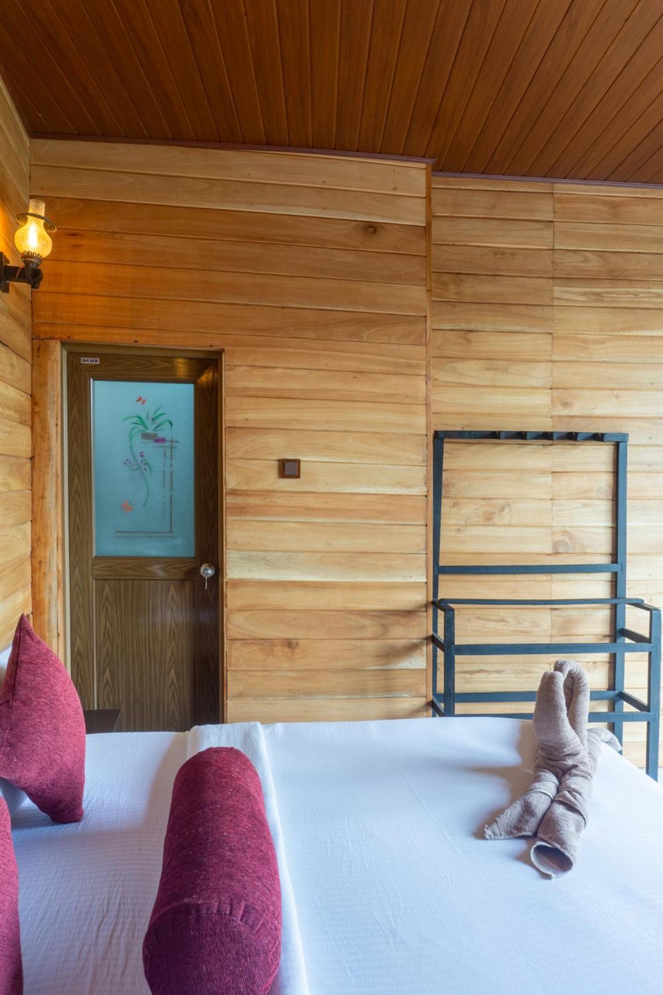 Refresh Inn Ella Eksteriør bilde
