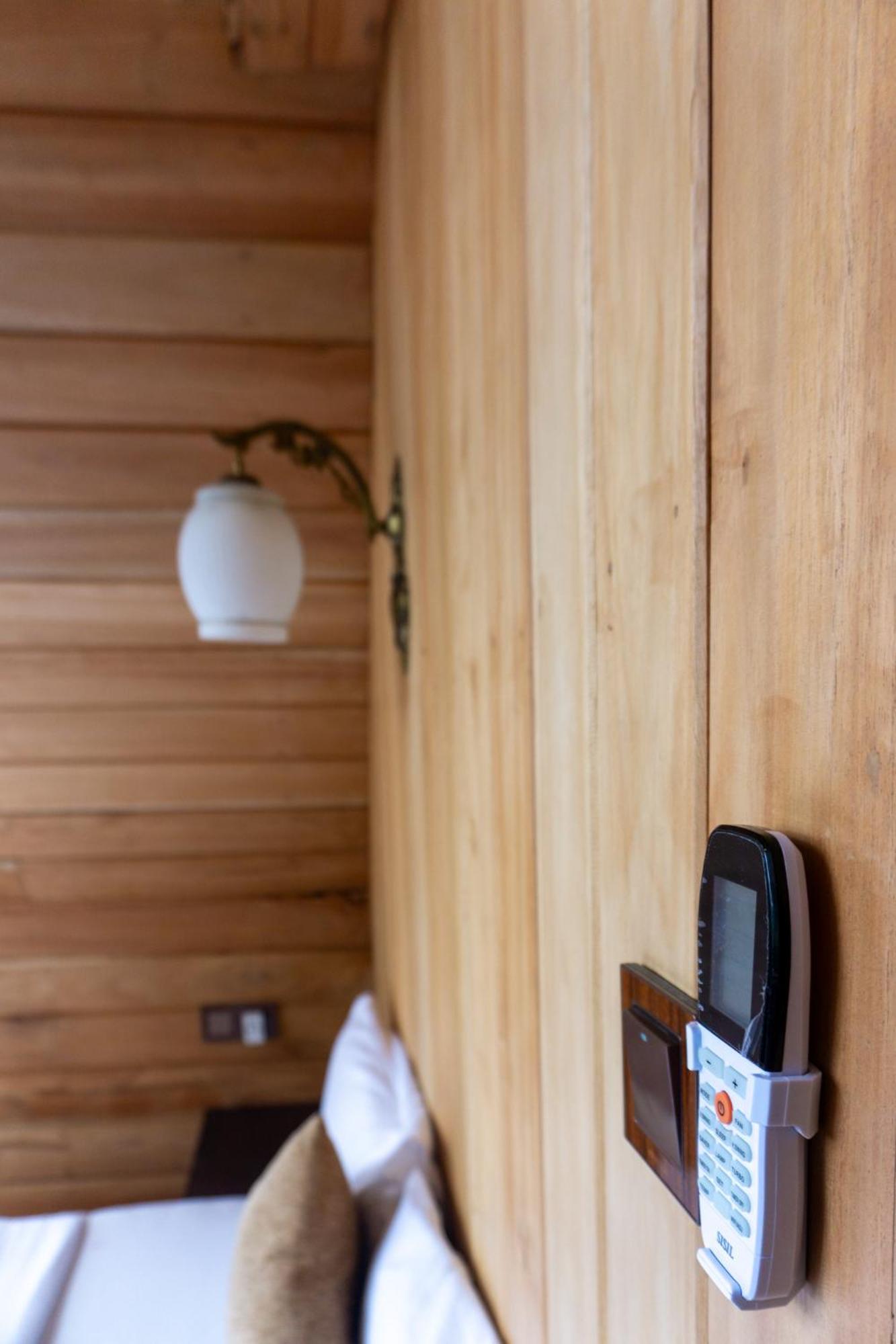 Refresh Inn Ella Eksteriør bilde